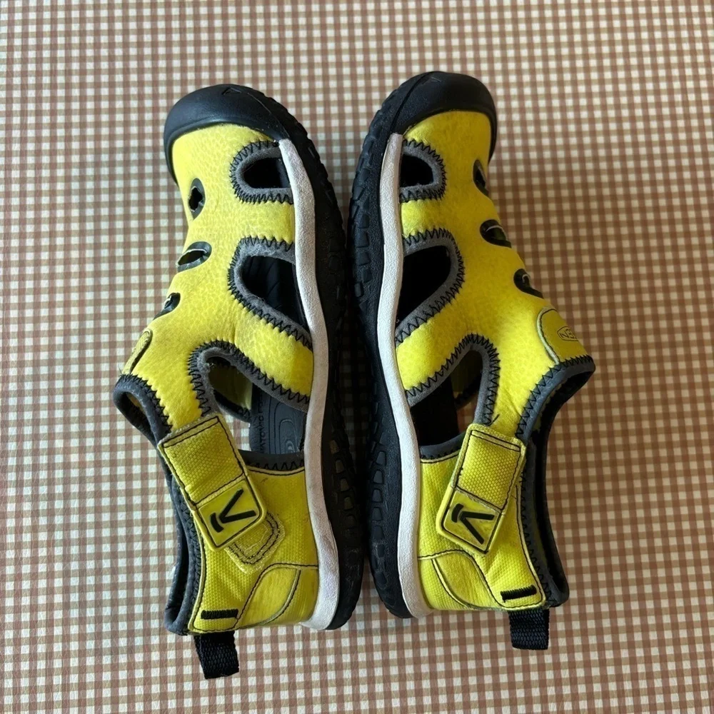 KEEN STINGRAY Water Sandals Shoes Big Kids‎ Size 2